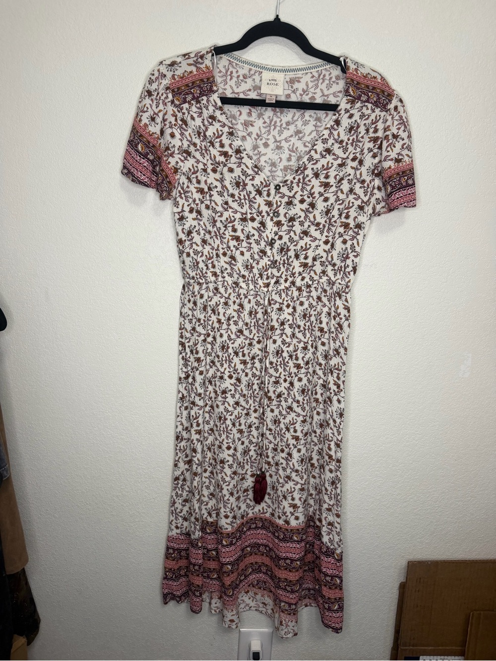 Knox Rose Floral Short Sleeve Midi Dress - Size Medium (Boho V-Neck Tassel)